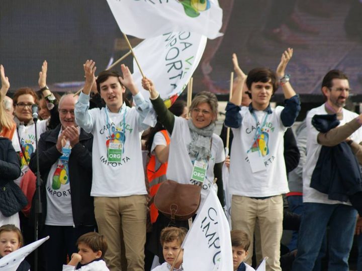 Miles de jóvenes se manifiestan en Madrid porque «Cada Vida Importa»
